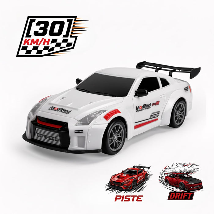 Nissan GT-R R35 RC 1/24 - drift et piste avec deux jeux de pneus